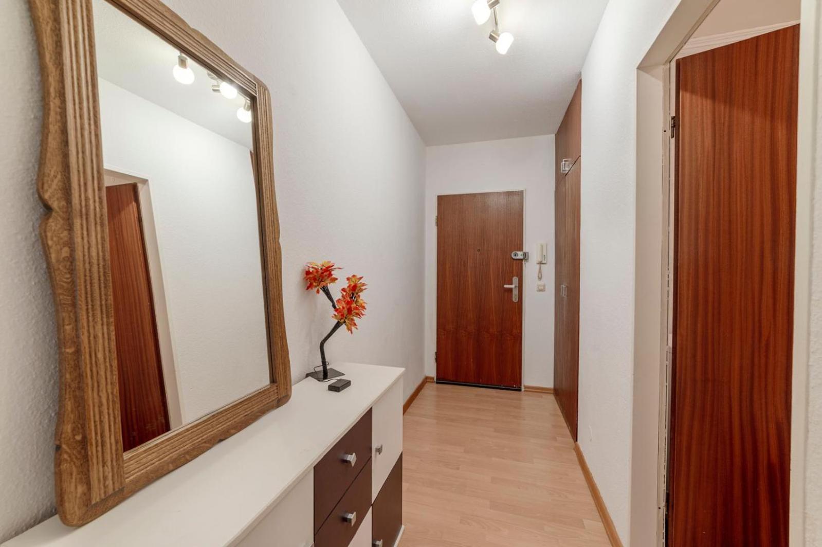 Schoene, Moeblierte Wohnung Mit Balkon Und Tiefgarage ดุสเซลดอร์ฟ ภายนอก รูปภาพ