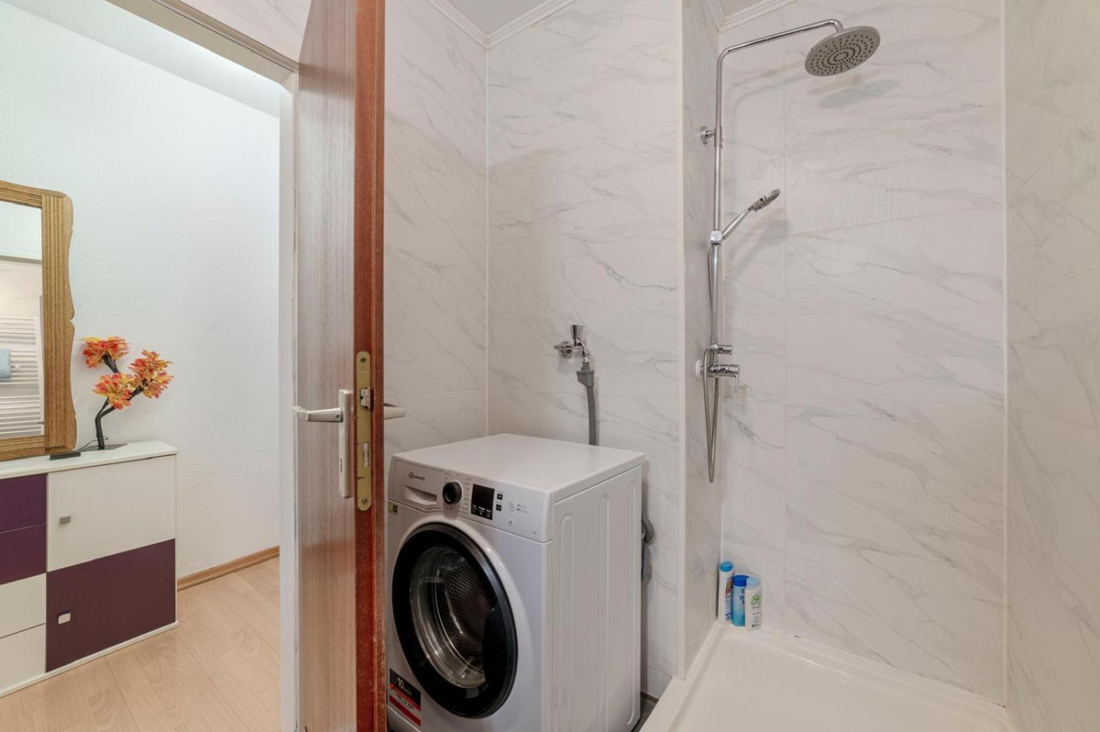 Schoene, Moeblierte Wohnung Mit Balkon Und Tiefgarage ดุสเซลดอร์ฟ ภายนอก รูปภาพ