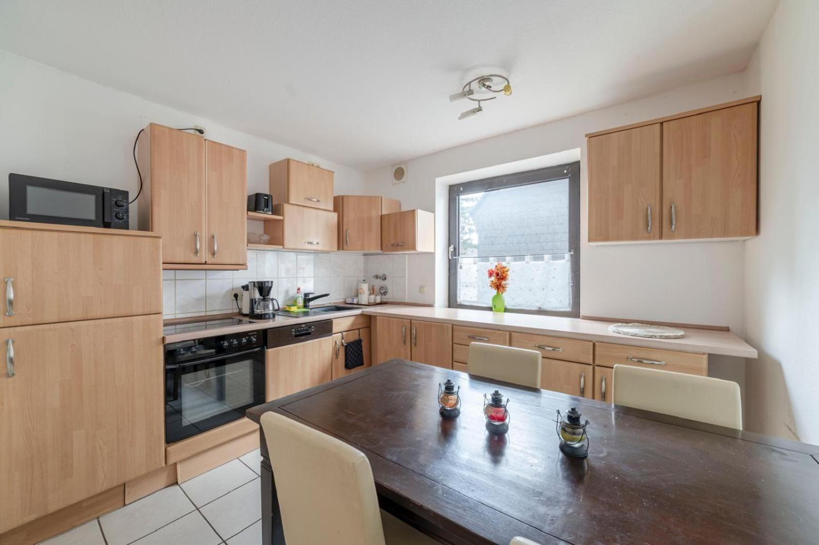 Schoene, Moeblierte Wohnung Mit Balkon Und Tiefgarage ดุสเซลดอร์ฟ ภายนอก รูปภาพ